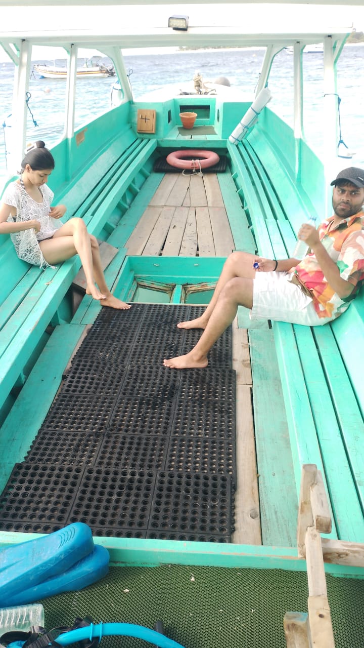 Snorkling with Turtle